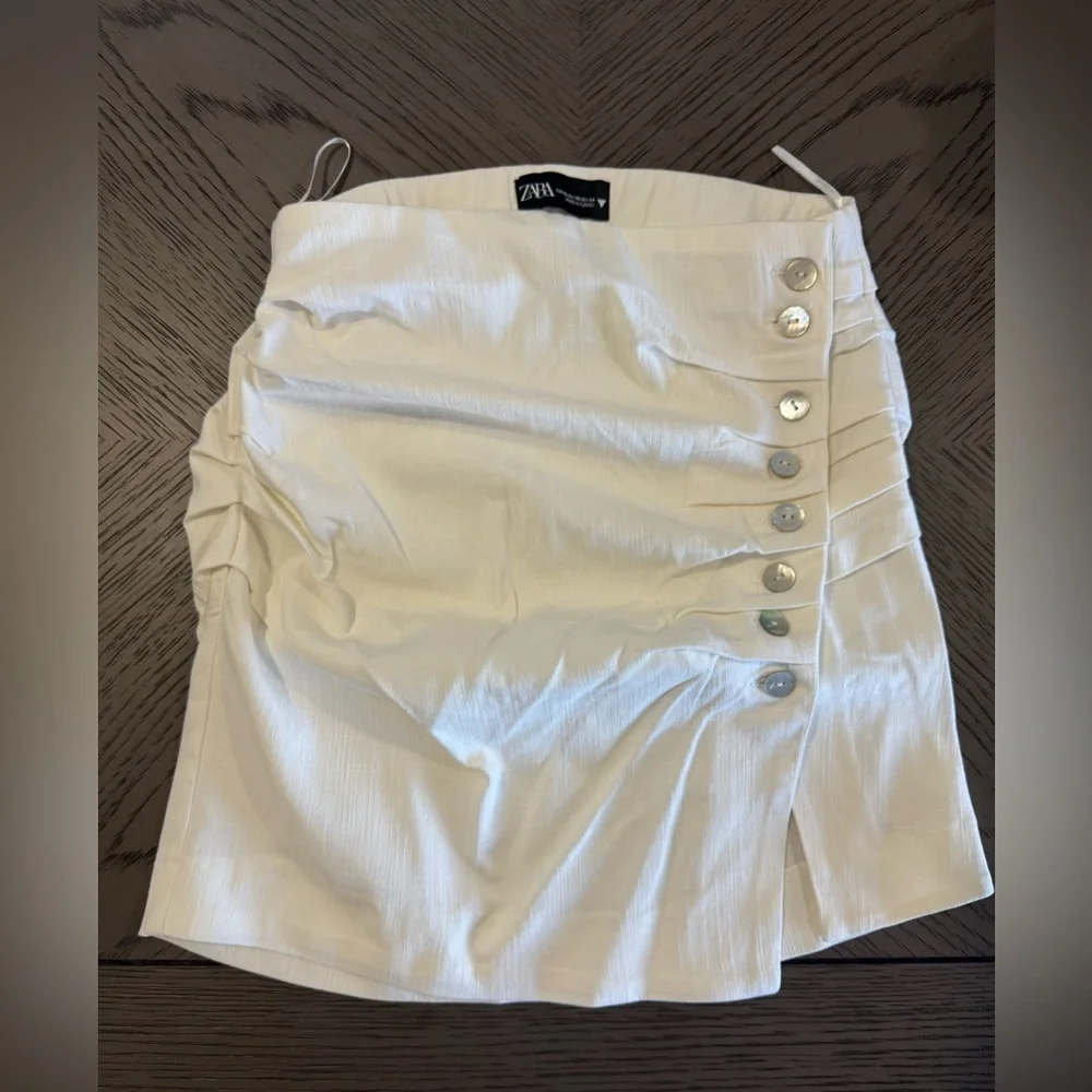Zara Off-White Buttoned Mini Skirt - Picture 1 of 2
